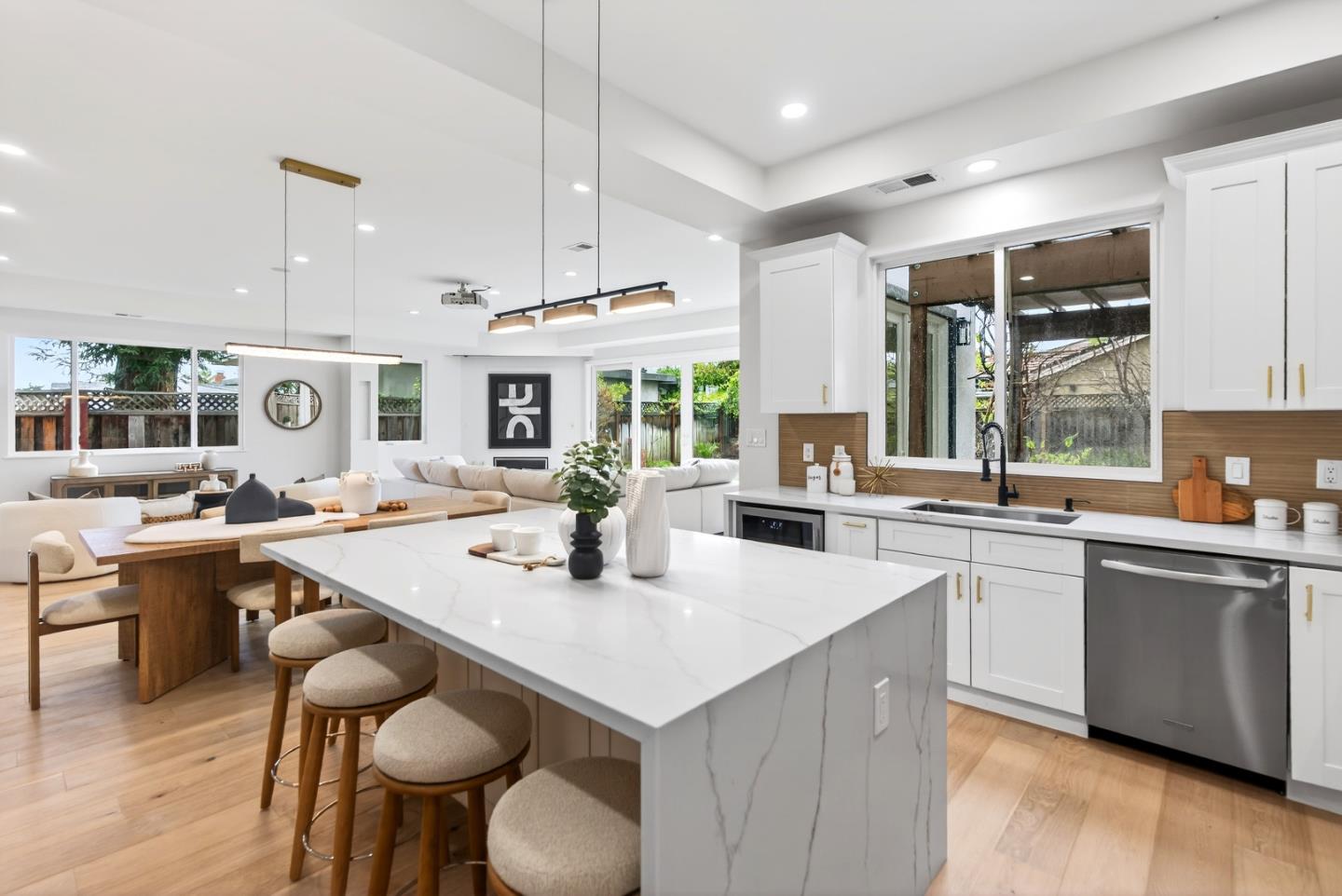 Detail Gallery Image 11 of 49 For 610 Dorset Way, Sunnyvale,  CA 94087 - 5 Beds | 3/1 Baths