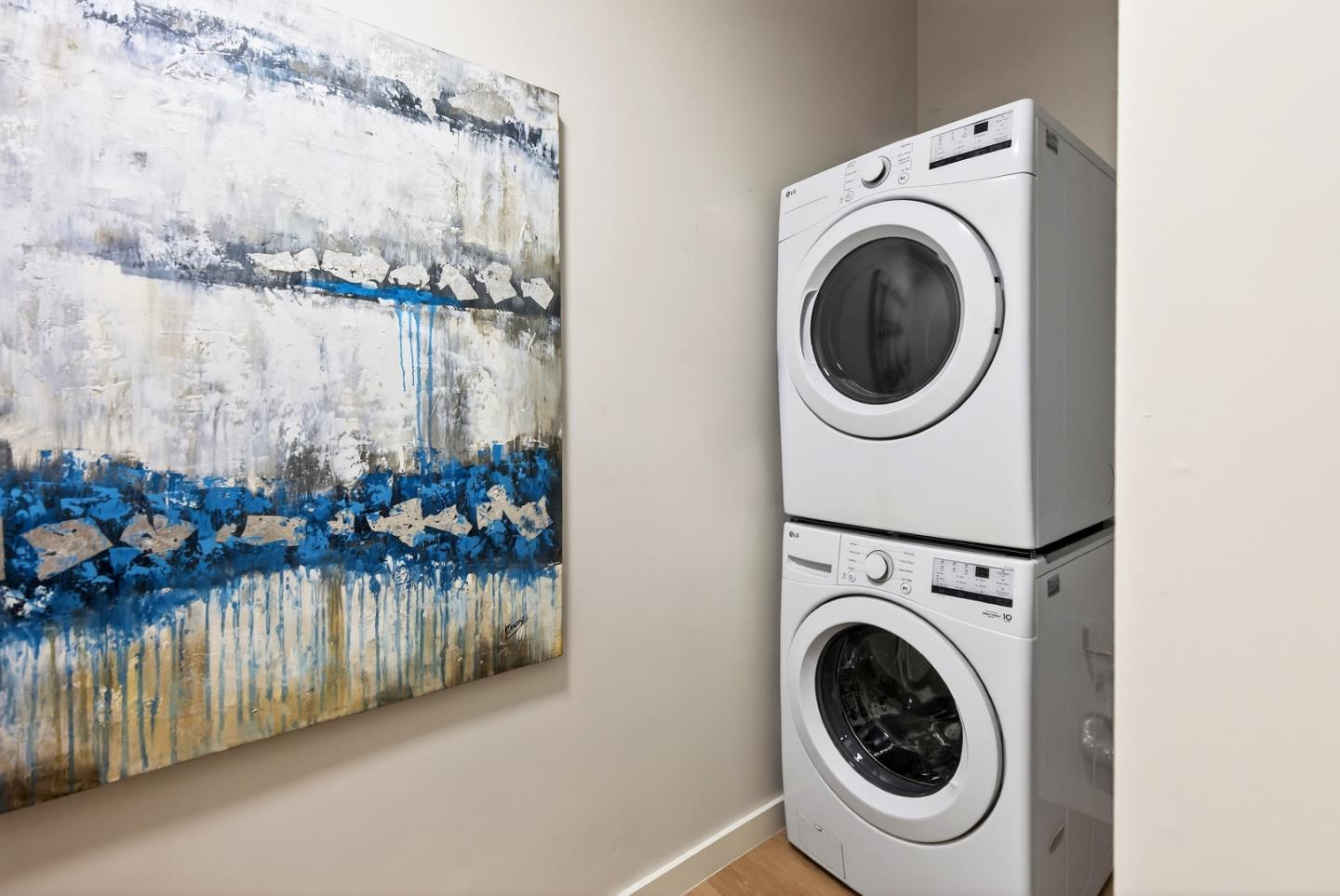 Detail Gallery Image 22 of 49 For 610 Dorset Way, Sunnyvale,  CA 94087 - 5 Beds | 3/1 Baths