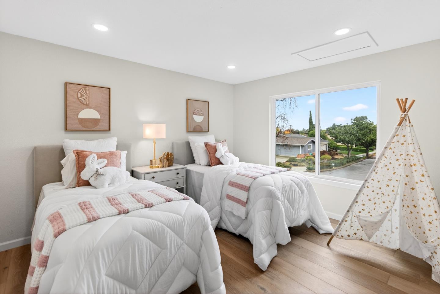 Detail Gallery Image 29 of 49 For 610 Dorset Way, Sunnyvale,  CA 94087 - 5 Beds | 3/1 Baths