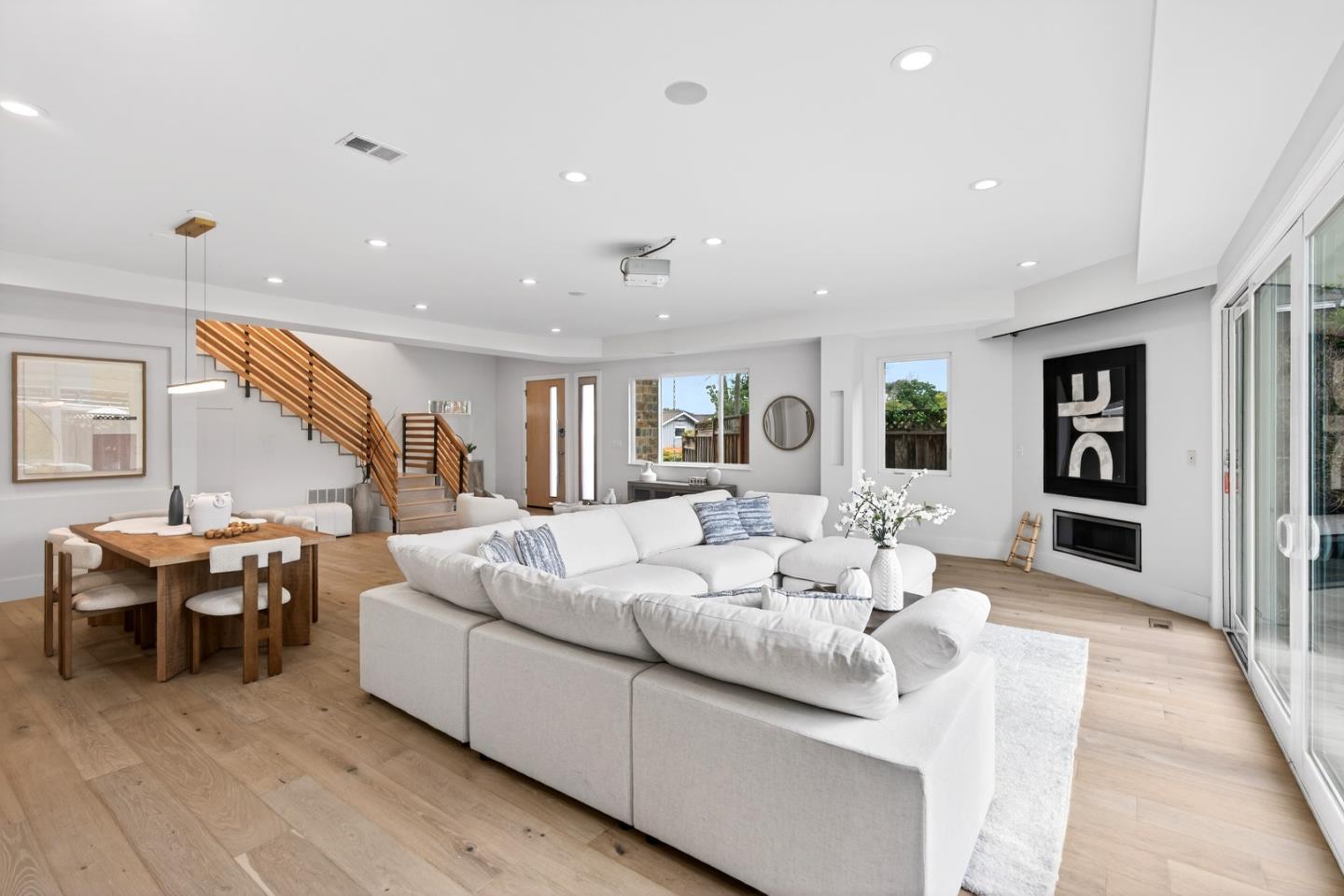 Detail Gallery Image 5 of 49 For 610 Dorset Way, Sunnyvale,  CA 94087 - 5 Beds | 3/1 Baths