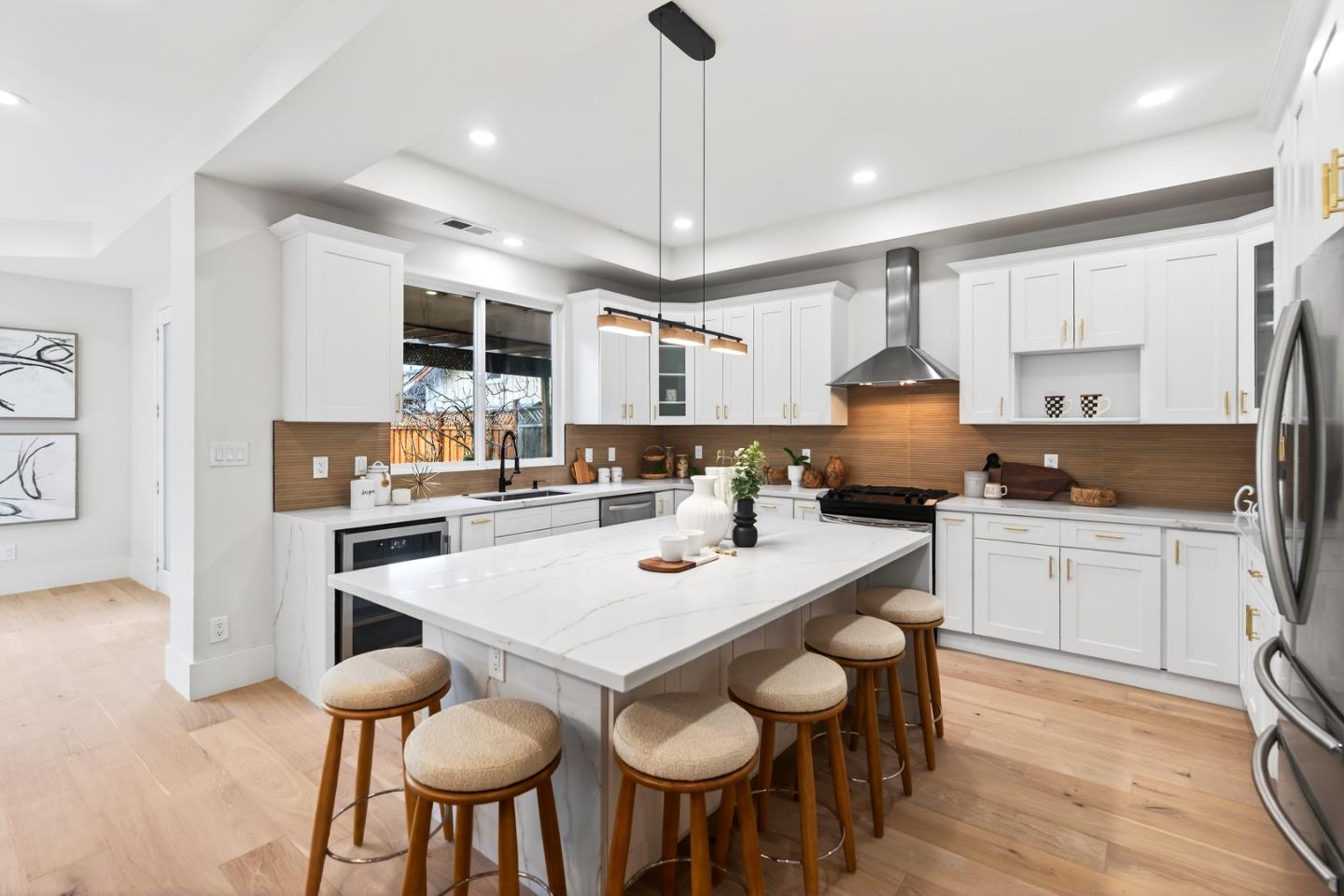 Detail Gallery Image 9 of 49 For 610 Dorset Way, Sunnyvale,  CA 94087 - 5 Beds | 3/1 Baths