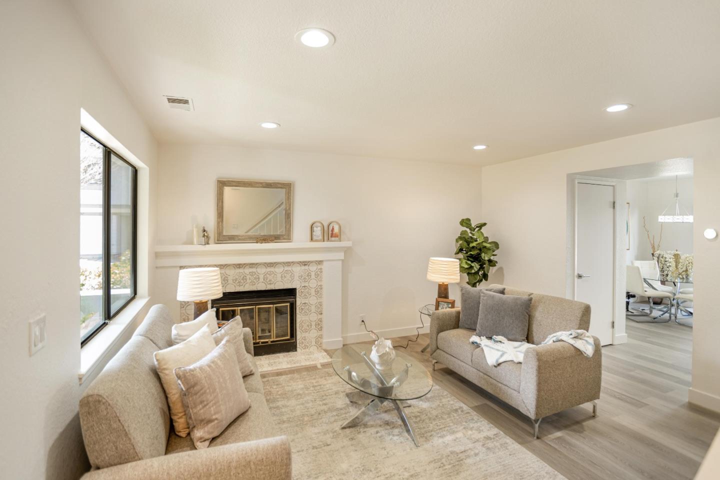 Detail Gallery Image 4 of 23 For 34744 Tuxedo Cmn, Fremont,  CA 94555 - 2 Beds | 1/1 Baths