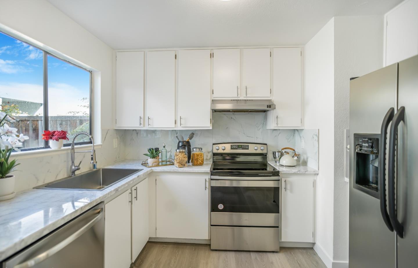 Detail Gallery Image 6 of 23 For 34744 Tuxedo Cmn, Fremont,  CA 94555 - 2 Beds | 1/1 Baths