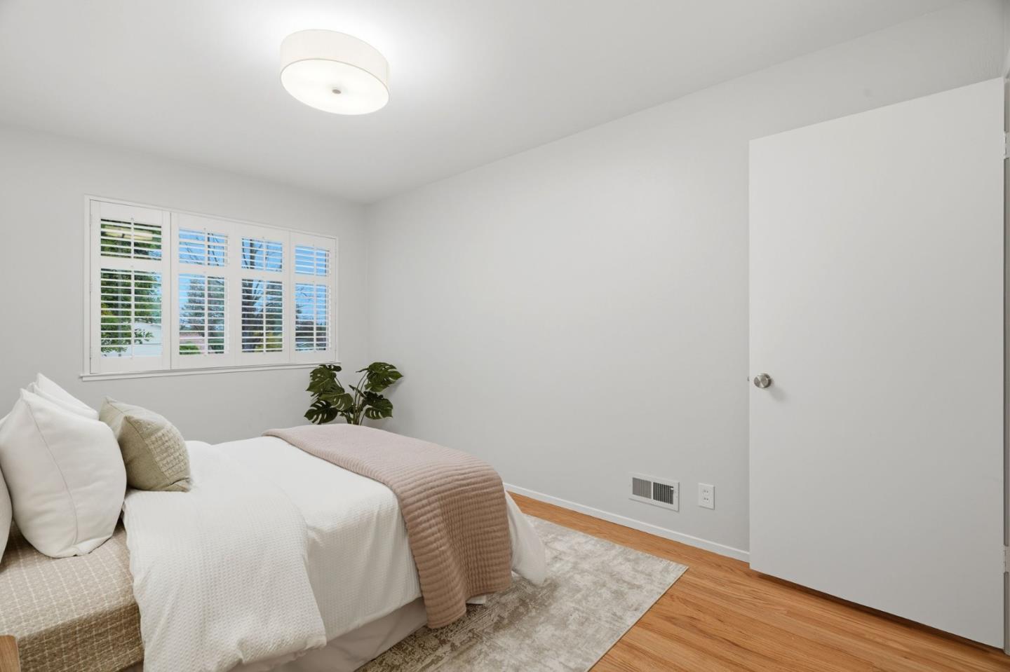 Detail Gallery Image 19 of 45 For 1554 Queenstown Ct, Sunnyvale,  CA 94087 - 4 Beds | 3/1 Baths