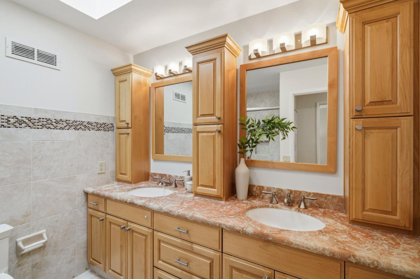 Detail Gallery Image 20 of 45 For 1554 Queenstown Ct, Sunnyvale,  CA 94087 - 4 Beds | 3/1 Baths