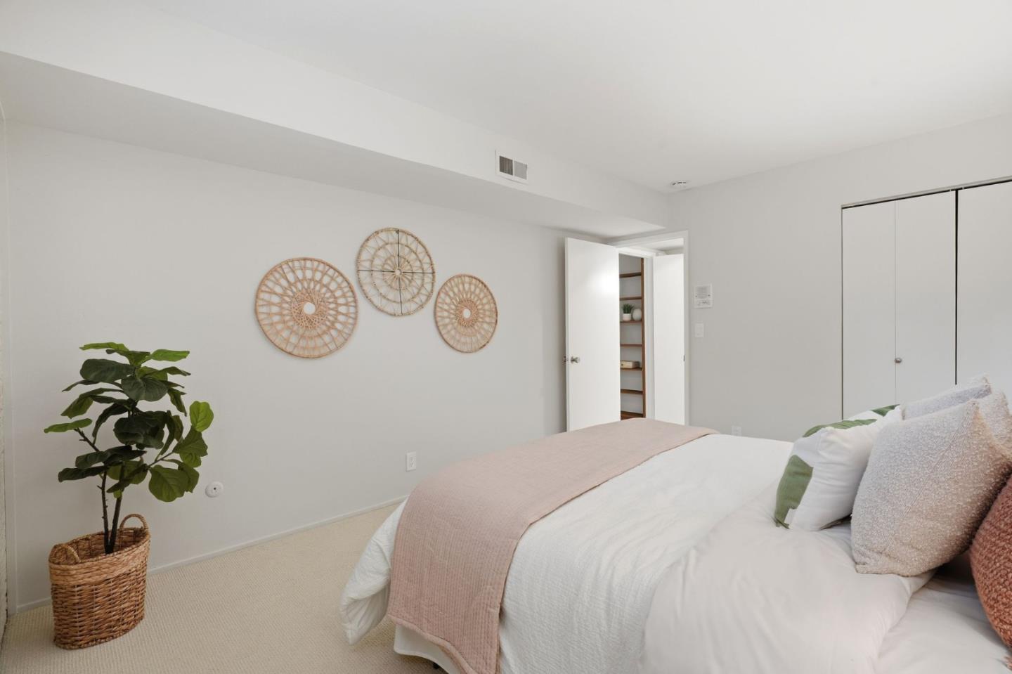 Detail Gallery Image 23 of 45 For 1554 Queenstown Ct, Sunnyvale,  CA 94087 - 4 Beds | 3/1 Baths