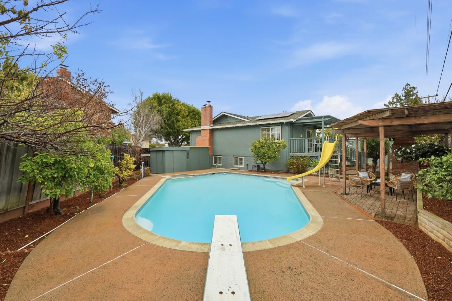 Detail Gallery Image 35 of 45 For 1554 Queenstown Ct, Sunnyvale,  CA 94087 - 4 Beds | 3/1 Baths