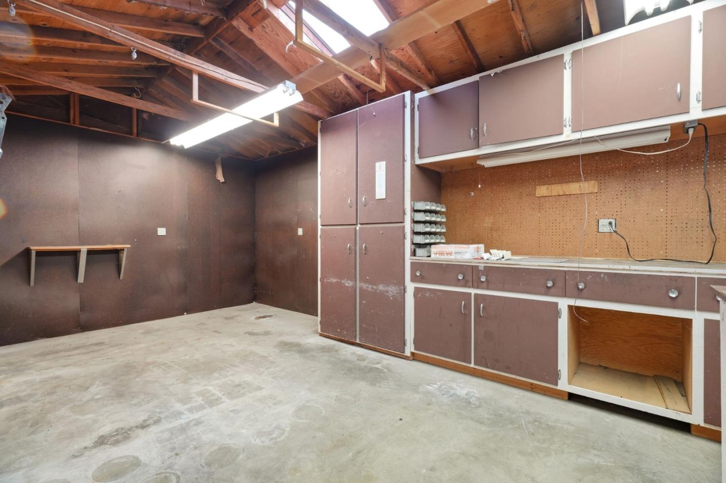 Detail Gallery Image 38 of 45 For 1554 Queenstown Ct, Sunnyvale,  CA 94087 - 4 Beds | 3/1 Baths