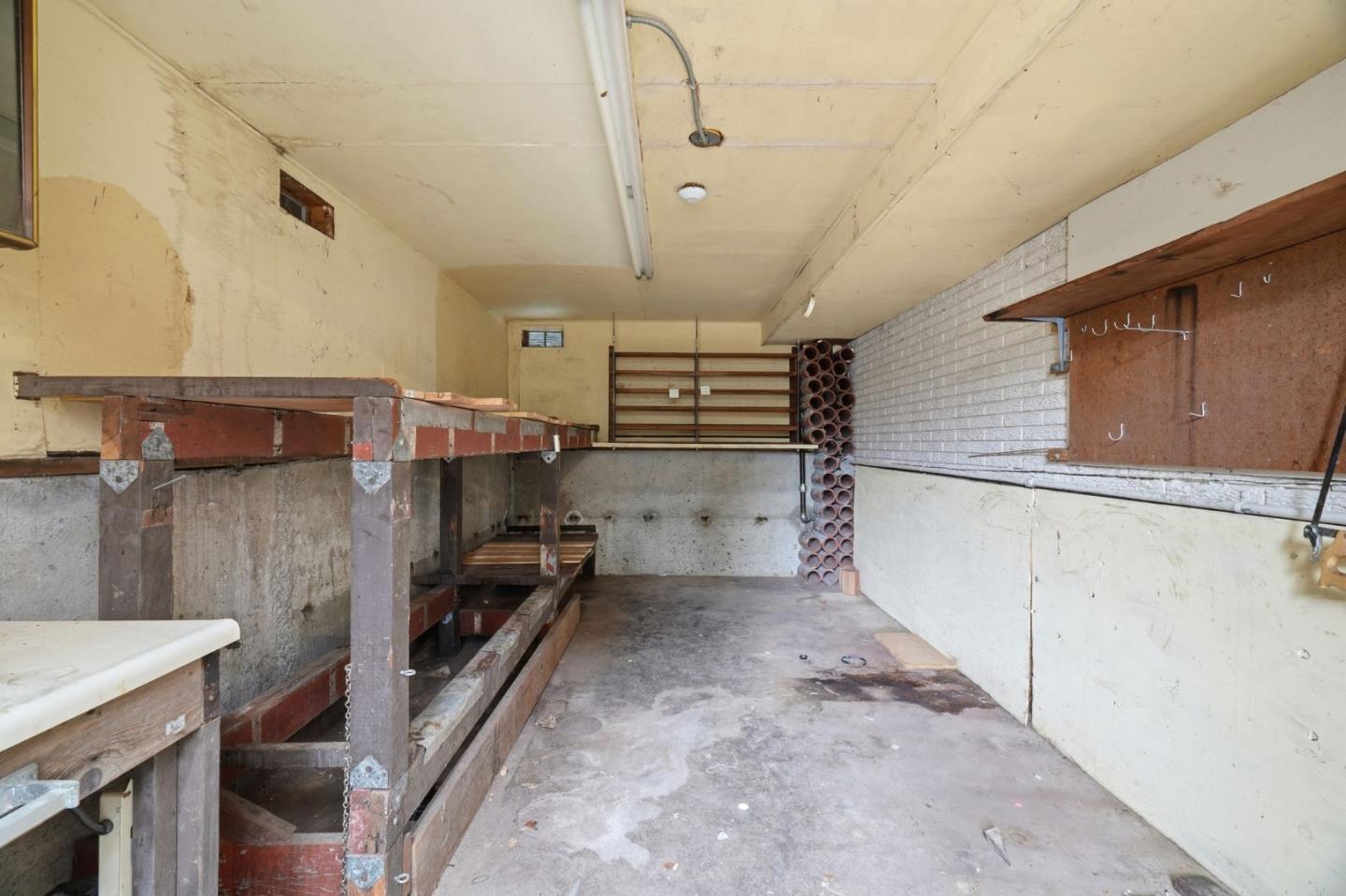 Detail Gallery Image 39 of 45 For 1554 Queenstown Ct, Sunnyvale,  CA 94087 - 4 Beds | 3/1 Baths