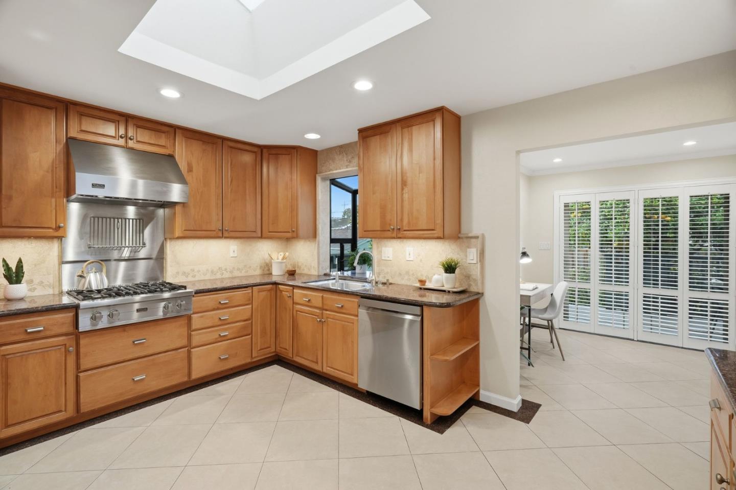 Detail Gallery Image 5 of 45 For 1554 Queenstown Ct, Sunnyvale,  CA 94087 - 4 Beds | 3/1 Baths