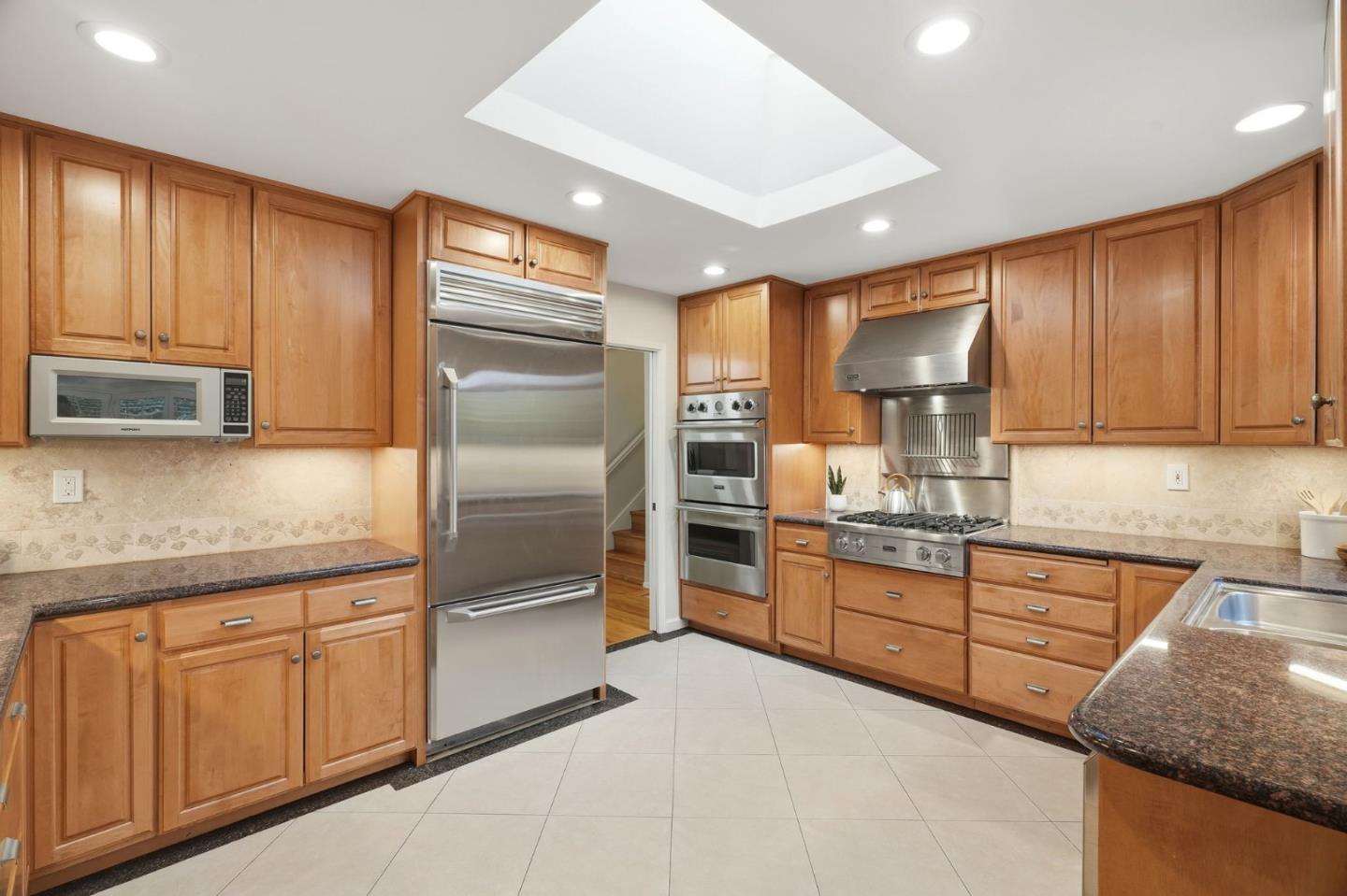 Detail Gallery Image 6 of 45 For 1554 Queenstown Ct, Sunnyvale,  CA 94087 - 4 Beds | 3/1 Baths