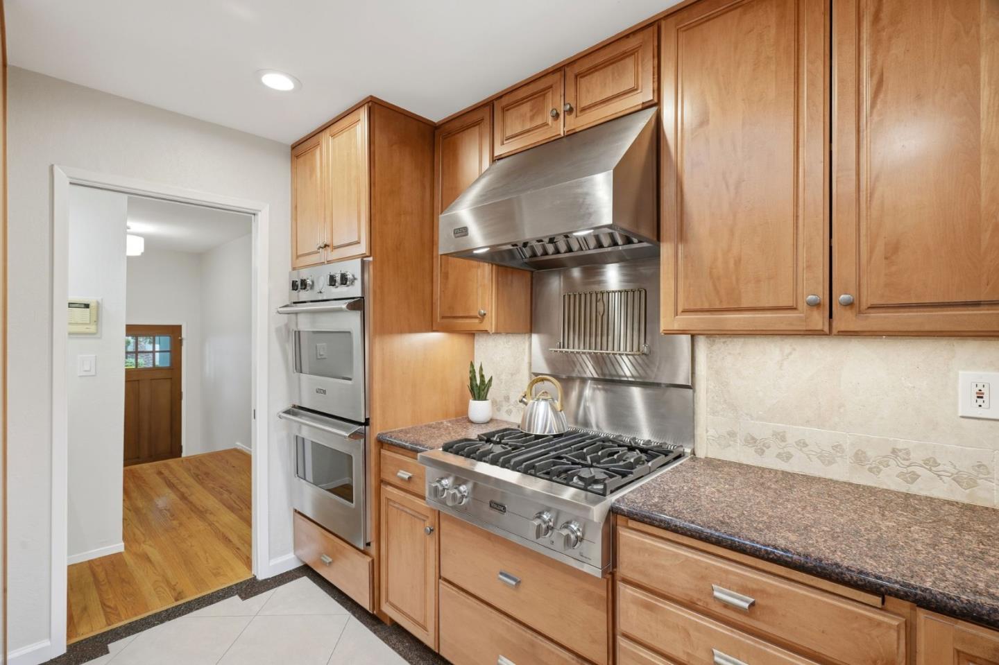 Detail Gallery Image 8 of 45 For 1554 Queenstown Ct, Sunnyvale,  CA 94087 - 4 Beds | 3/1 Baths