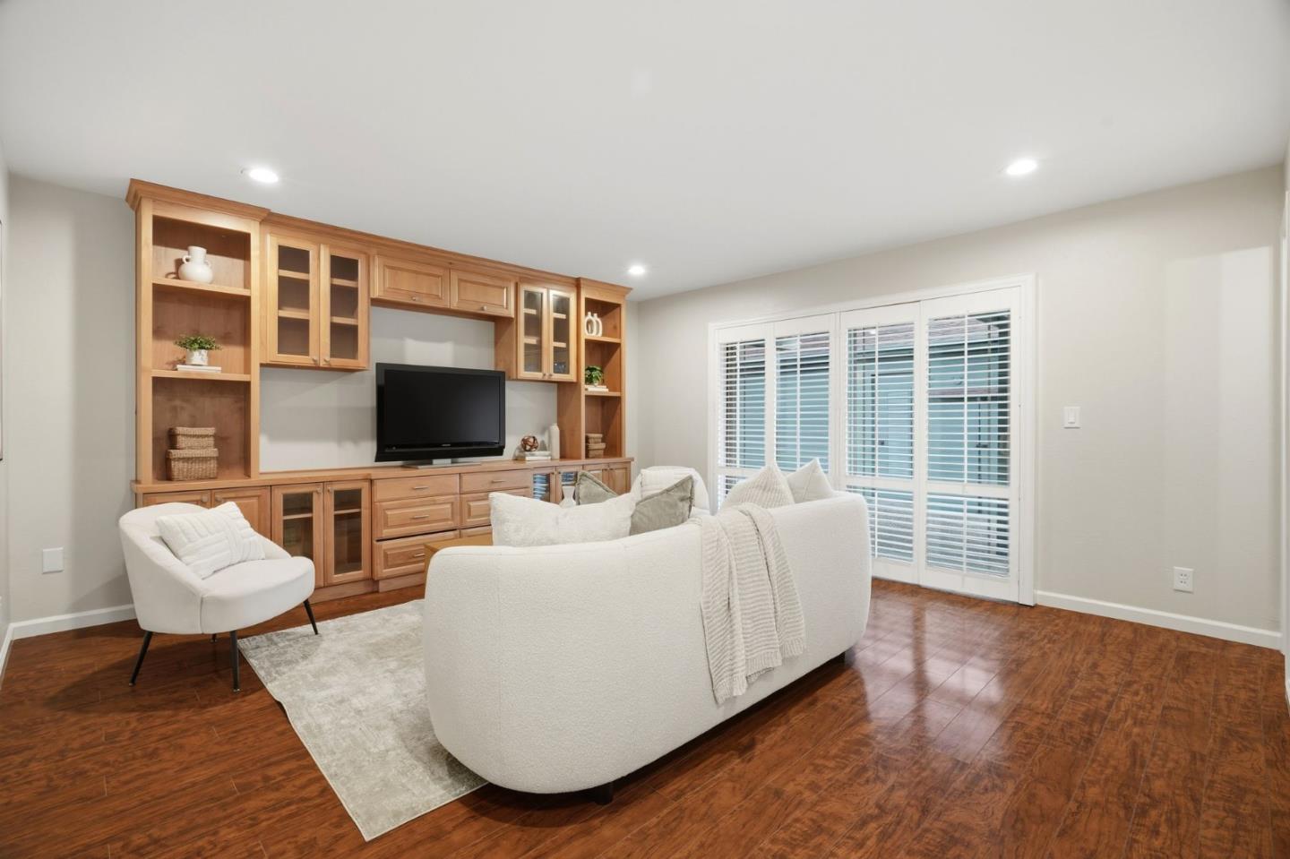 Detail Gallery Image 9 of 45 For 1554 Queenstown Ct, Sunnyvale,  CA 94087 - 4 Beds | 3/1 Baths