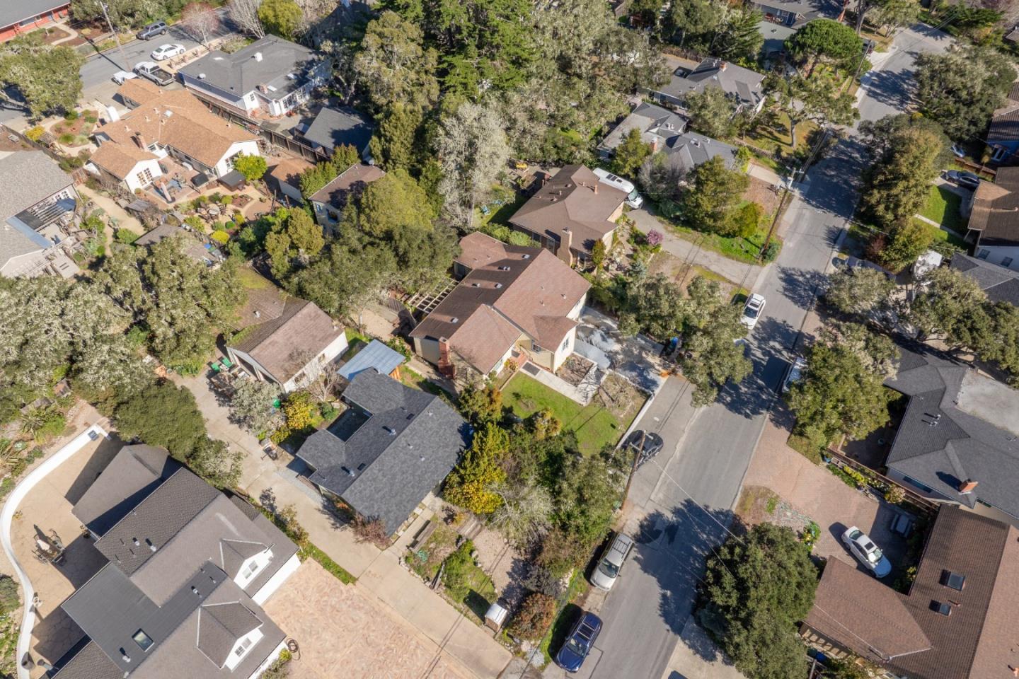 Detail Gallery Image 10 of 14 For 32 via Ventura, Monterey,  CA 93940 - 5 Beds | 3/1 Baths