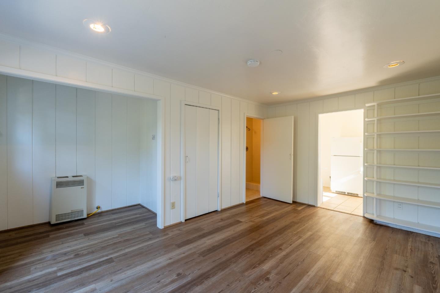 Detail Gallery Image 4 of 14 For 32 via Ventura, Monterey,  CA 93940 - 5 Beds | 3/1 Baths