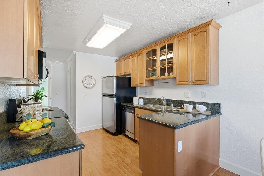 Detail Gallery Image 11 of 37 For 565 W Latimer Ave, Campbell,  CA 95008 - 2 Beds | 2 Baths