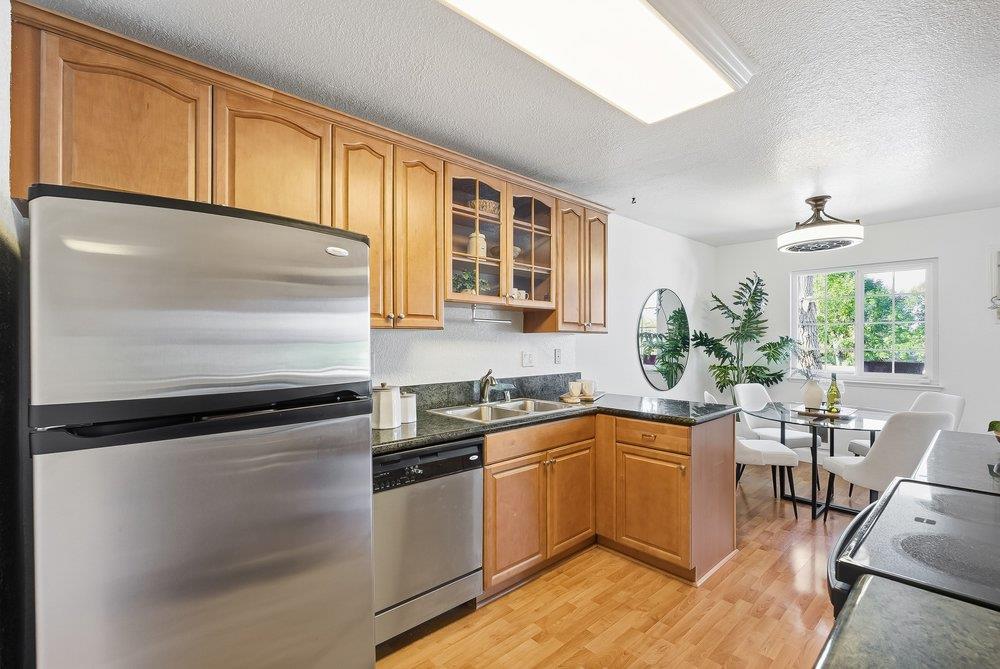 Detail Gallery Image 13 of 37 For 565 W Latimer Ave, Campbell,  CA 95008 - 2 Beds | 2 Baths