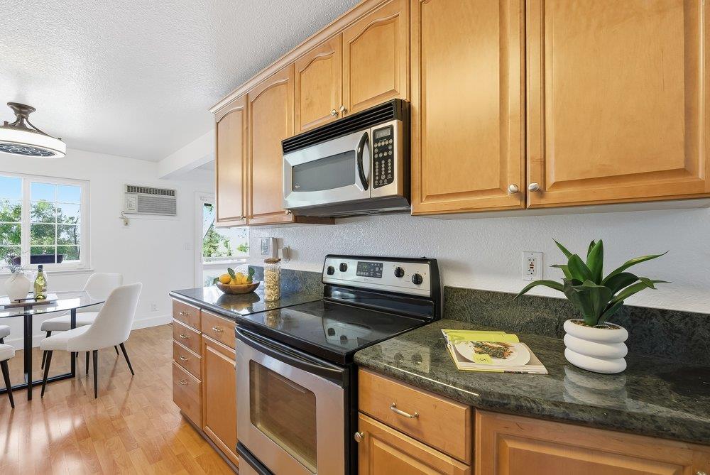 Detail Gallery Image 14 of 37 For 565 W Latimer Ave, Campbell,  CA 95008 - 2 Beds | 2 Baths