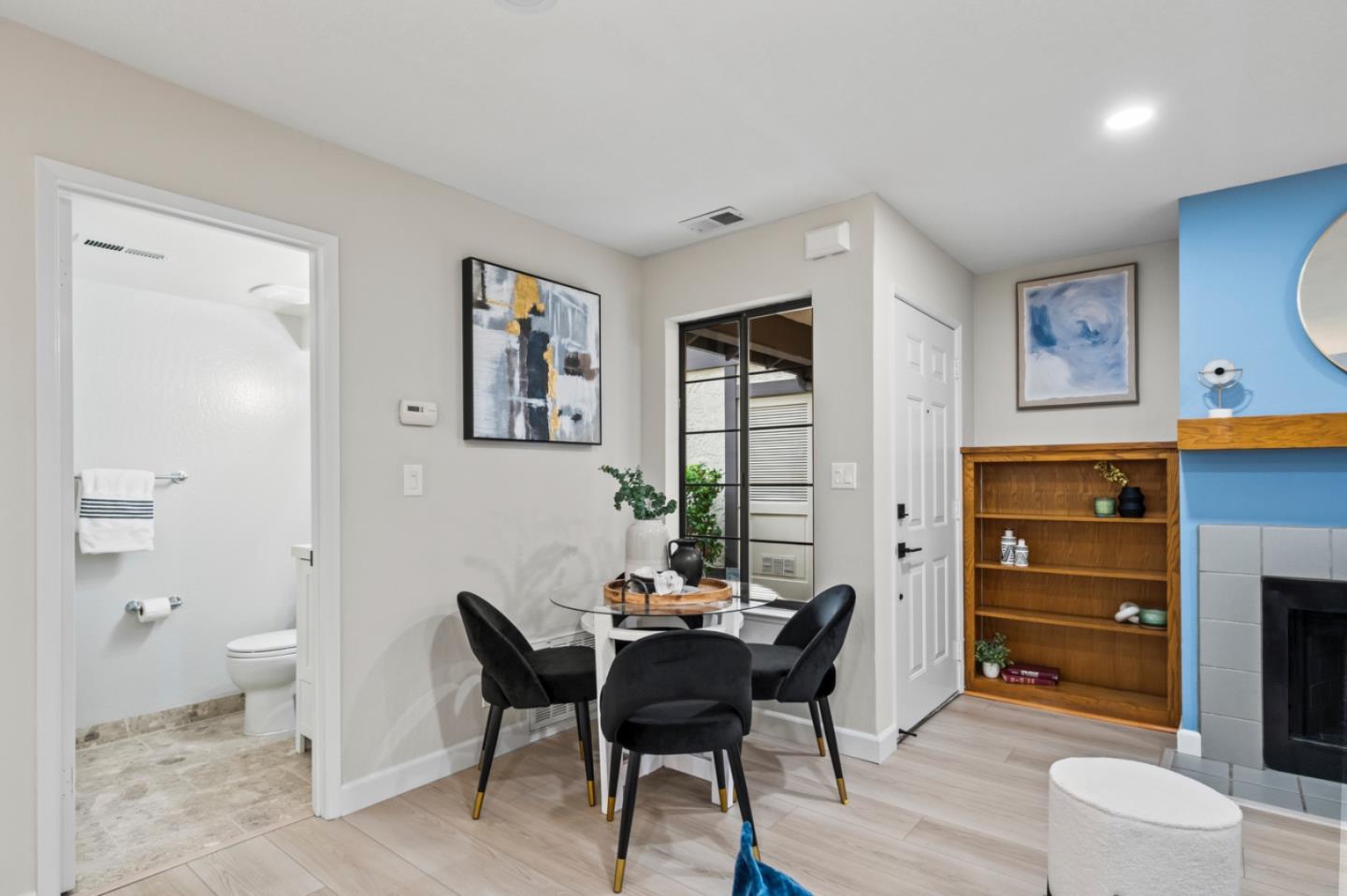 Detail Gallery Image 5 of 23 For 1203 Hollenbeck Ave, Sunnyvale,  CA 94087 - 2 Beds | 2/1 Baths