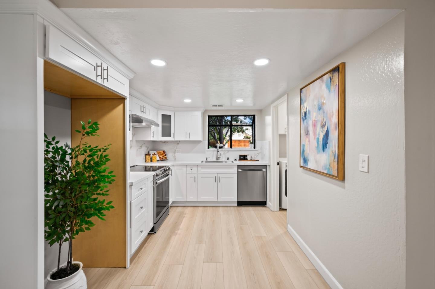 Detail Gallery Image 9 of 23 For 1203 Hollenbeck Ave, Sunnyvale,  CA 94087 - 2 Beds | 2/1 Baths