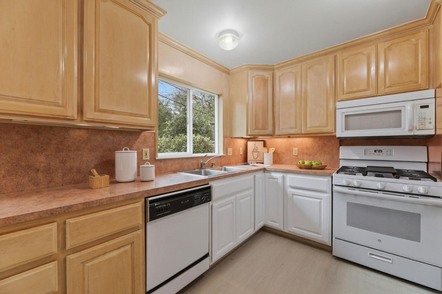 Detail Gallery Image 19 of 40 For 4287 Wilkie Way, Palo Alto,  CA 94306 - 3 Beds | 2 Baths