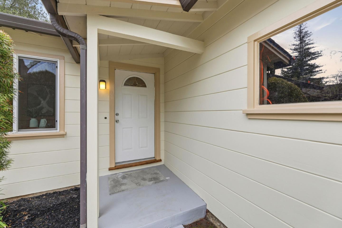 Detail Gallery Image 8 of 40 For 4287 Wilkie Way, Palo Alto,  CA 94306 - 3 Beds | 2 Baths