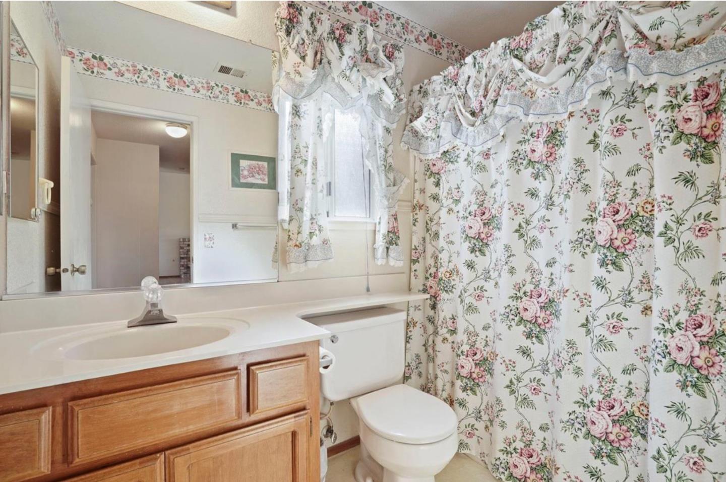 Detail Gallery Image 5 of 7 For 209 Goldrun Dr, Modesto,  CA 95354 - 3 Beds | 2 Baths