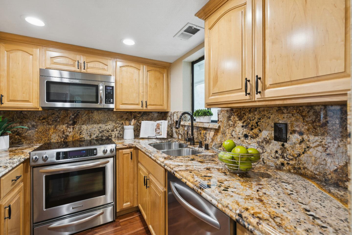 Detail Gallery Image 12 of 37 For 712 San Conrado Ter #4,  Sunnyvale,  CA 94085 - 2 Beds | 2 Baths