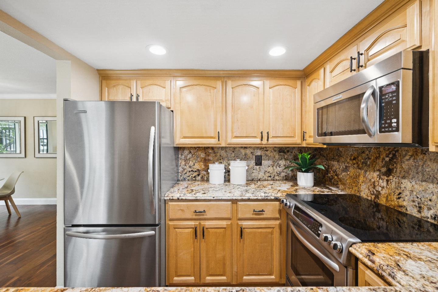 Detail Gallery Image 13 of 37 For 712 San Conrado Ter #4,  Sunnyvale,  CA 94085 - 2 Beds | 2 Baths