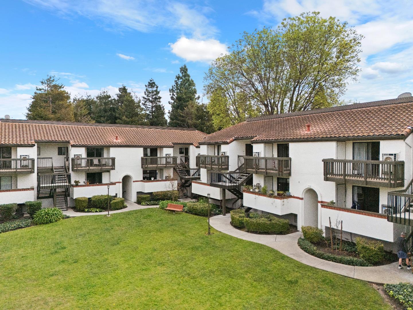 Detail Gallery Image 3 of 37 For 712 San Conrado Ter #4,  Sunnyvale,  CA 94085 - 2 Beds | 2 Baths