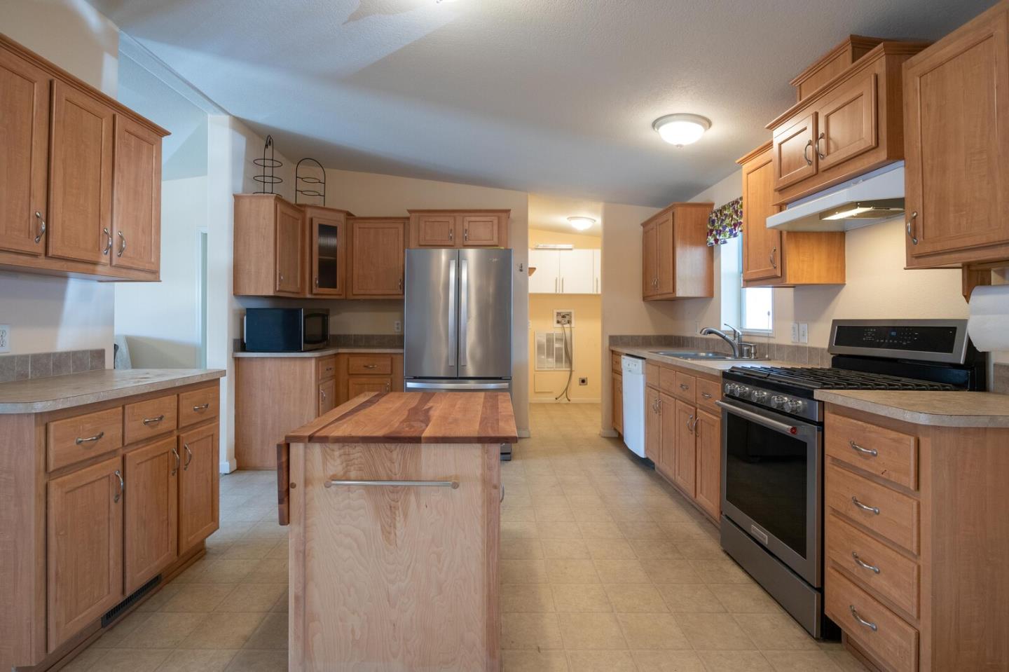 Detail Gallery Image 11 of 52 For 275 Burnett Ave #156,  Morgan Hill,  CA 95037 - 3 Beds | 2 Baths