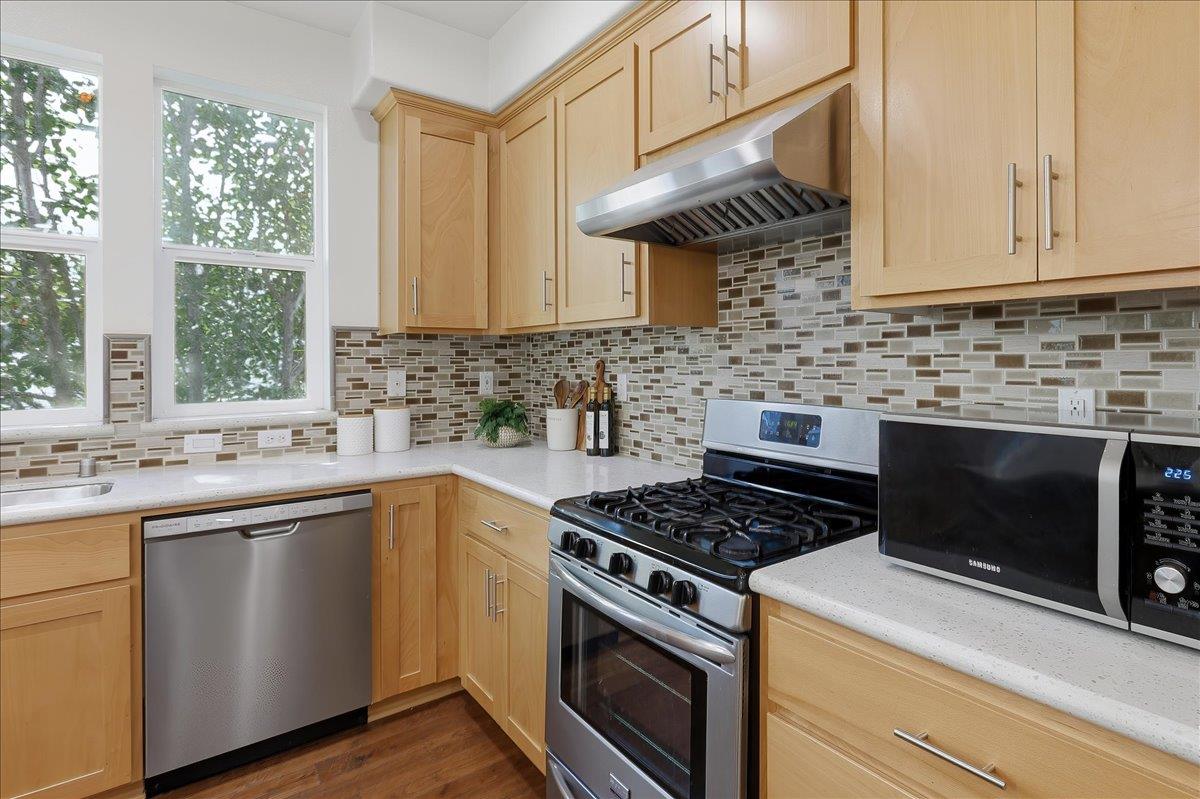 Detail Gallery Image 25 of 45 For 125 Maidenhair Ter, Sunnyvale,  CA 94086 - 3 Beds | 3/1 Baths