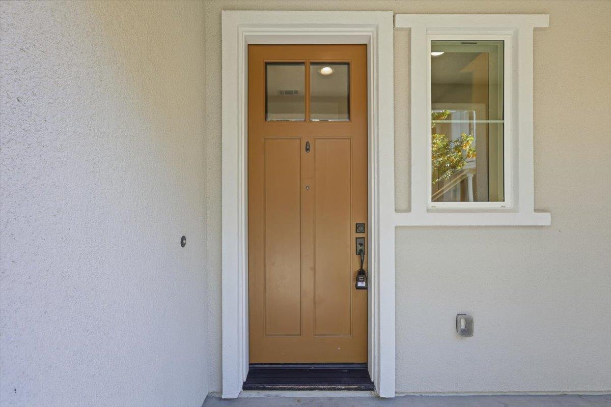 Detail Gallery Image 4 of 45 For 125 Maidenhair Ter, Sunnyvale,  CA 94086 - 3 Beds | 3/1 Baths