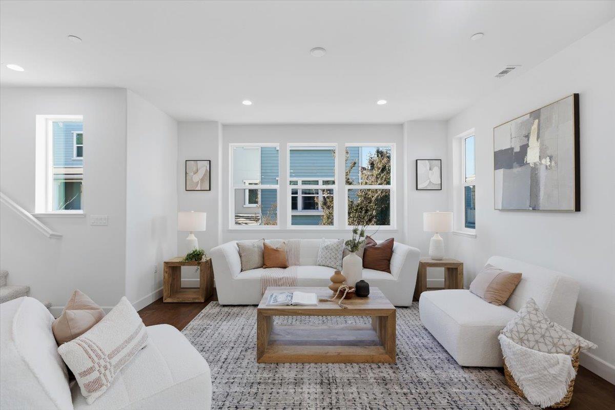 Detail Gallery Image 6 of 45 For 125 Maidenhair Ter, Sunnyvale,  CA 94086 - 3 Beds | 3/1 Baths