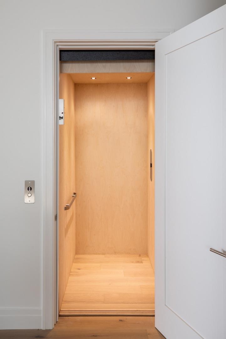 Detail Gallery Image 17 of 34 For 26321 Alexander Pl, Los Altos Hills,  CA 94022 - 6 Beds | 6/2 Baths