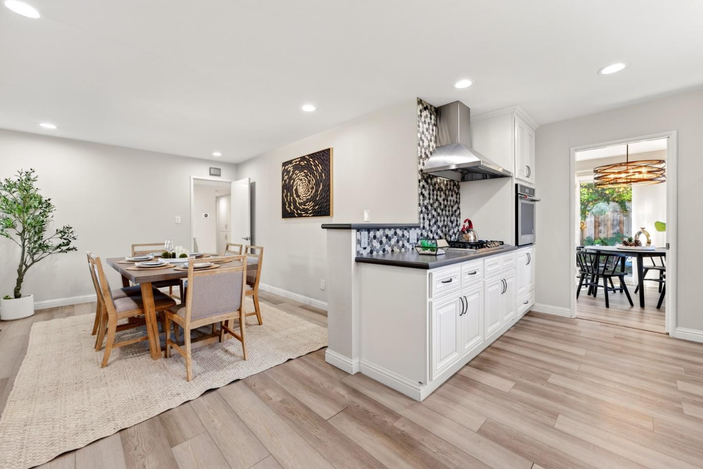 Detail Gallery Image 11 of 30 For 1525 S Mary Ave, Sunnyvale,  CA 94087 - 5 Beds | 2 Baths