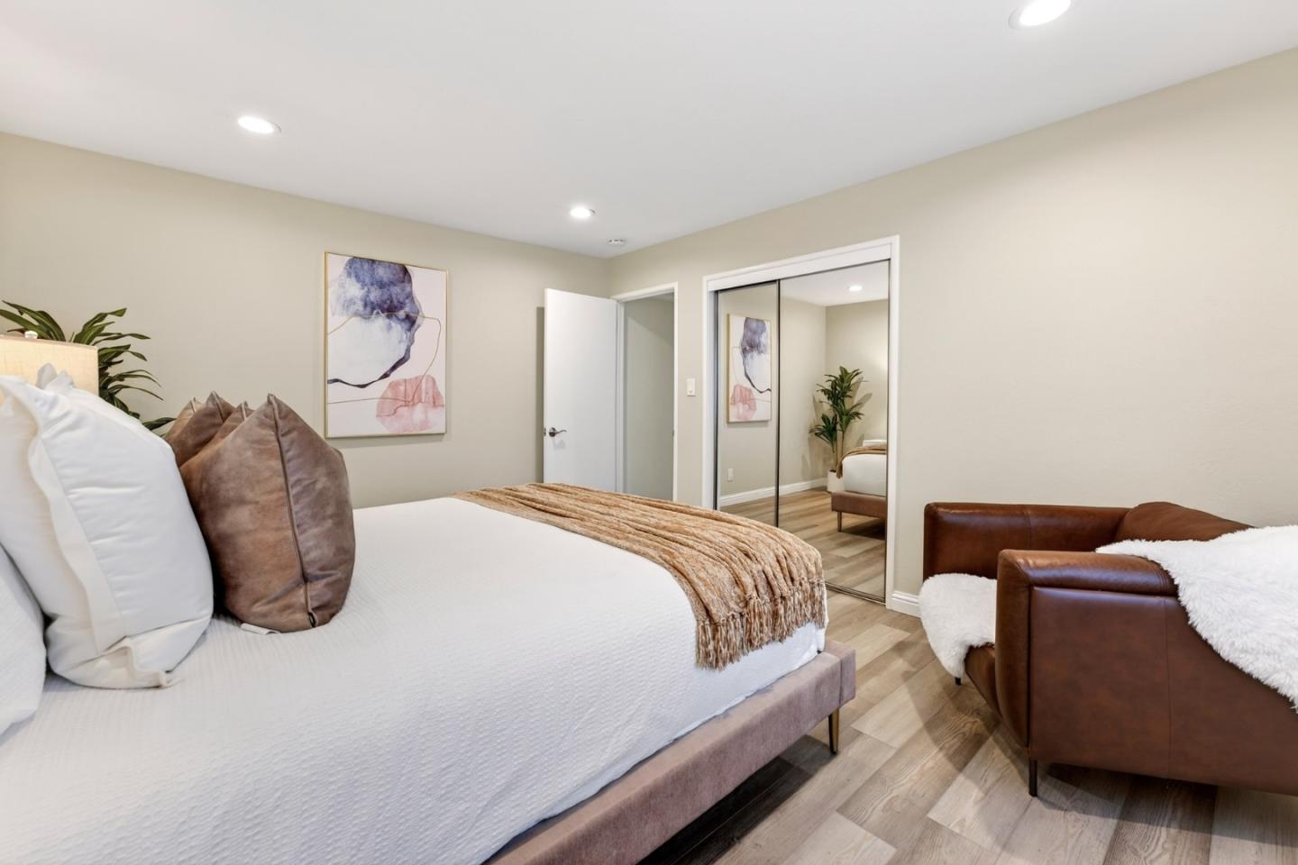 Detail Gallery Image 15 of 30 For 1525 S Mary Ave, Sunnyvale,  CA 94087 - 5 Beds | 2 Baths