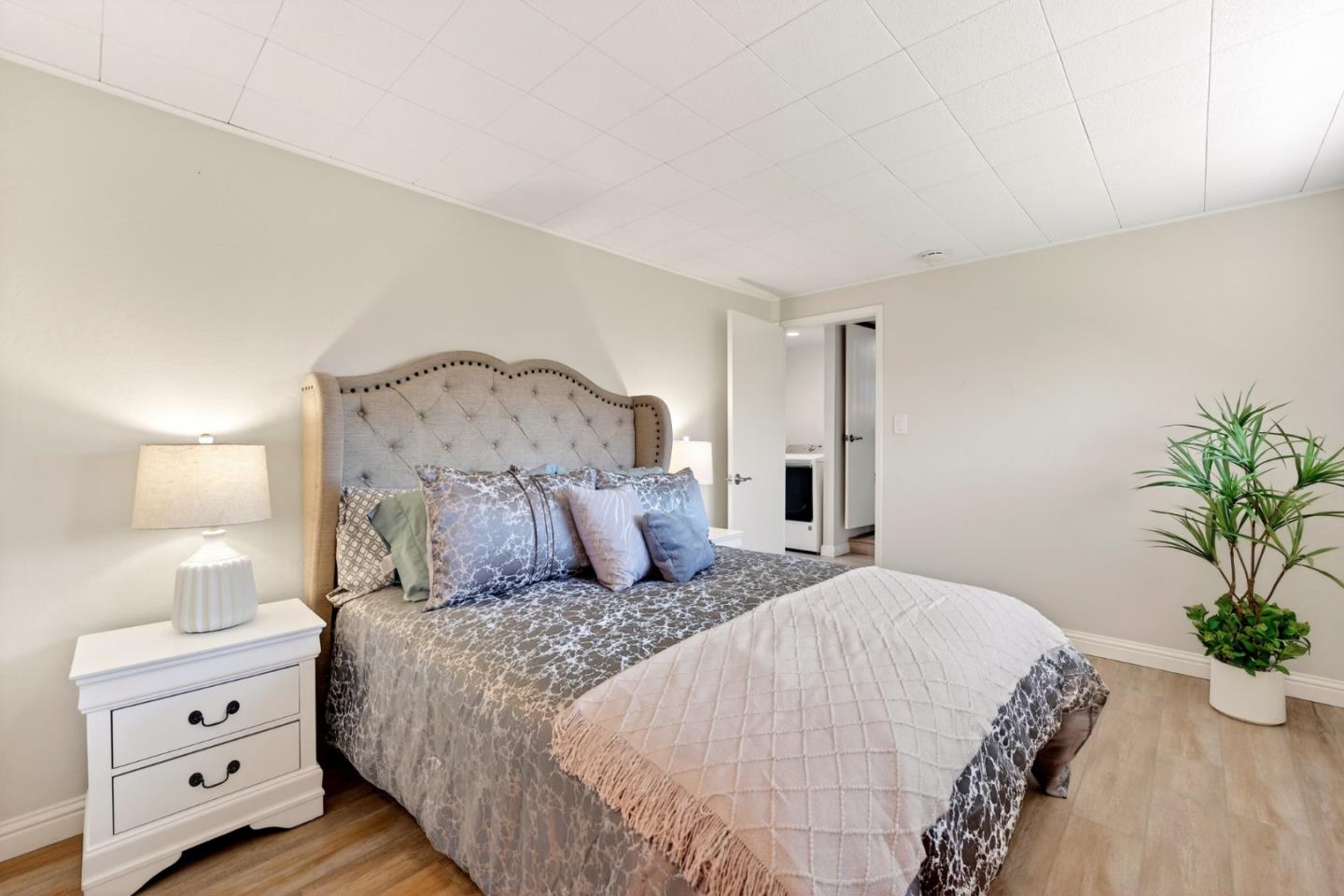 Detail Gallery Image 19 of 30 For 1525 S Mary Ave, Sunnyvale,  CA 94087 - 5 Beds | 2 Baths