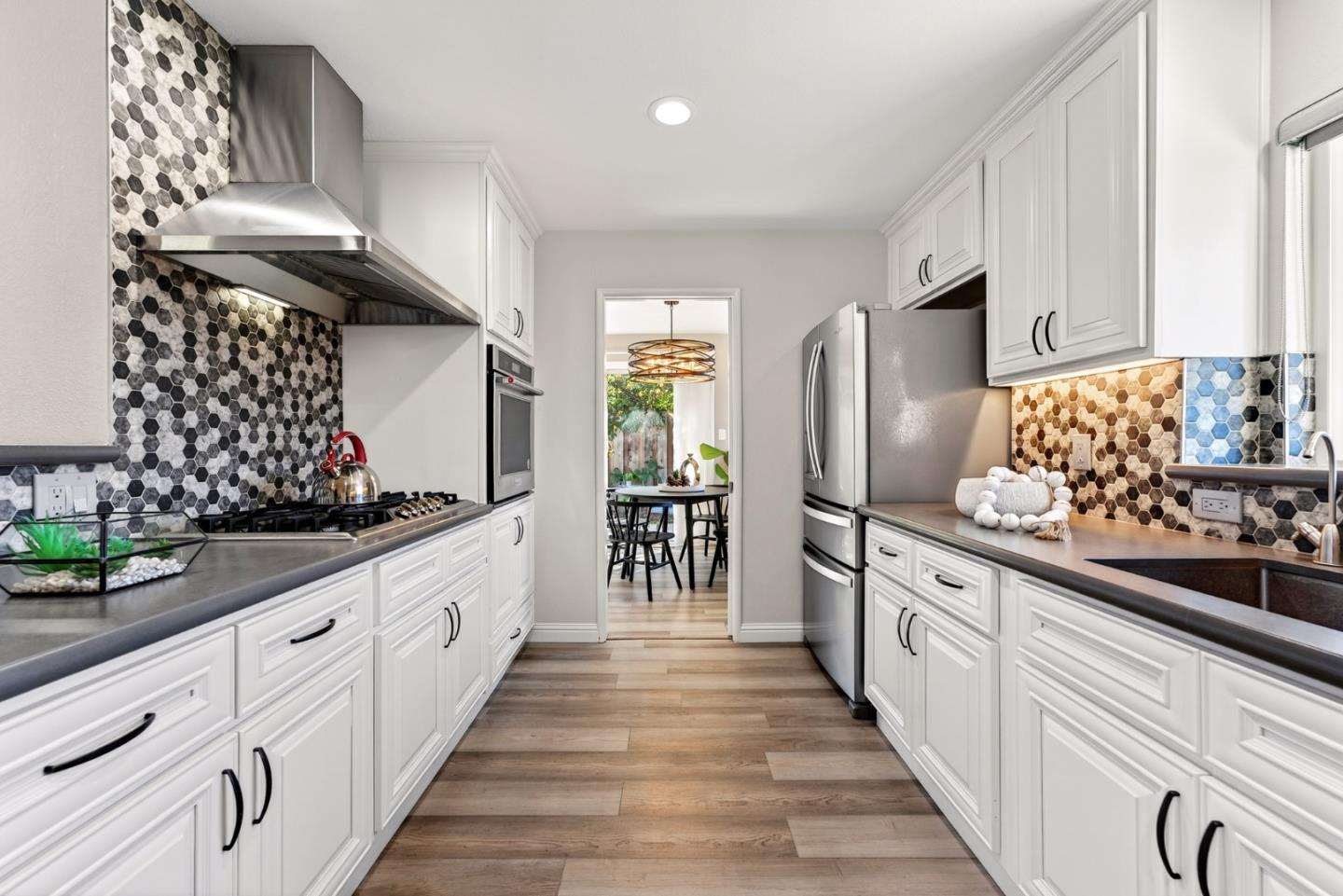 Detail Gallery Image 9 of 30 For 1525 S Mary Ave, Sunnyvale,  CA 94087 - 5 Beds | 2 Baths