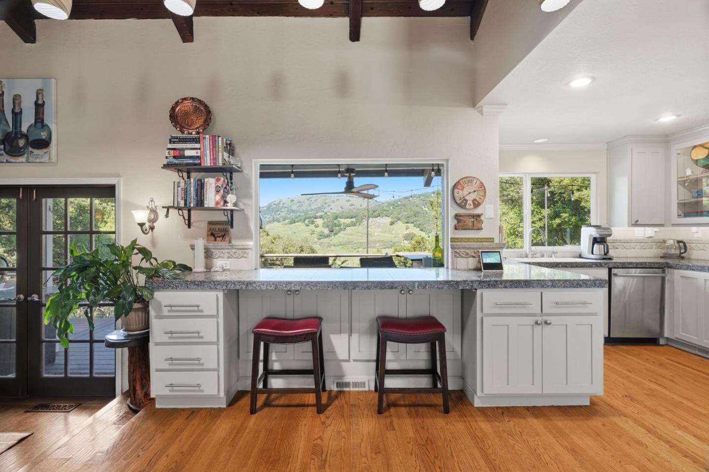 Detail Gallery Image 7 of 41 For 17200 Holiday Dr, Morgan Hill,  CA 95037 - 4 Beds | 3 Baths