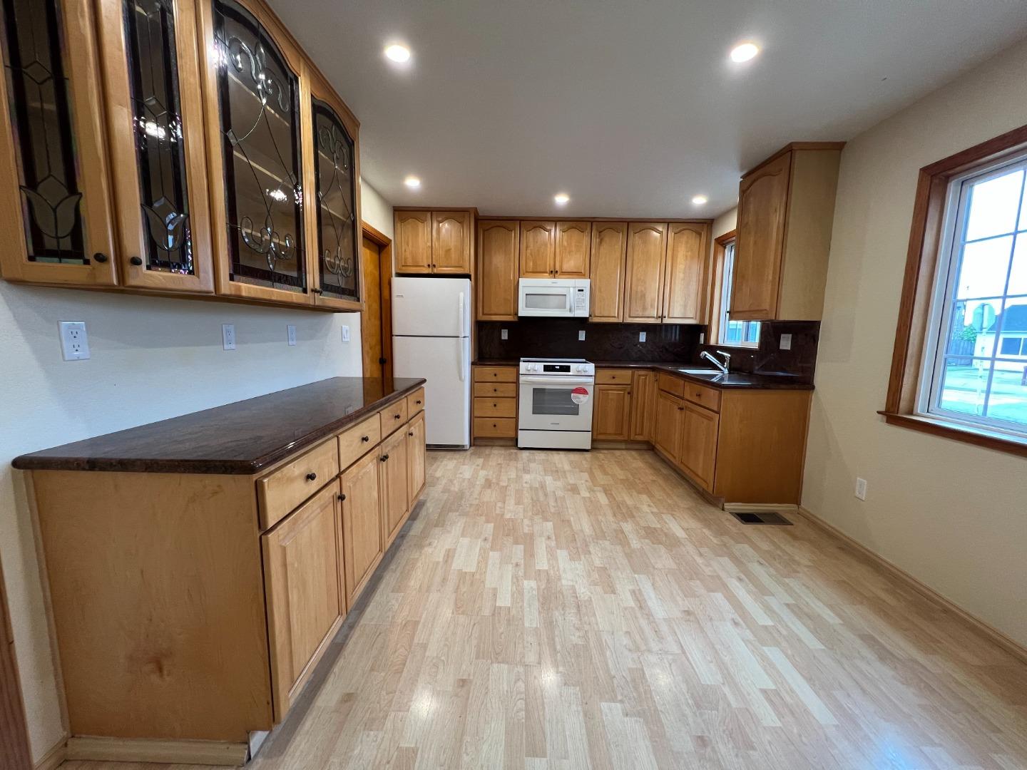 Detail Gallery Image 8 of 31 For 1343 Fargo Ave, San Leandro,  CA 94579 - 3 Beds | 2 Baths