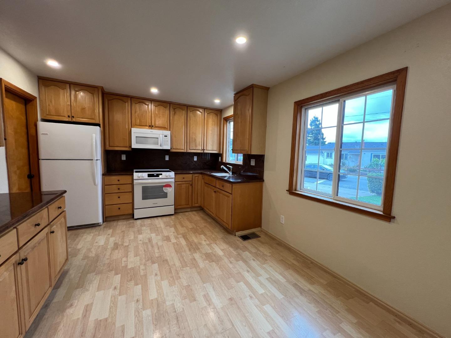 Detail Gallery Image 9 of 31 For 1343 Fargo Ave, San Leandro,  CA 94579 - 3 Beds | 2 Baths