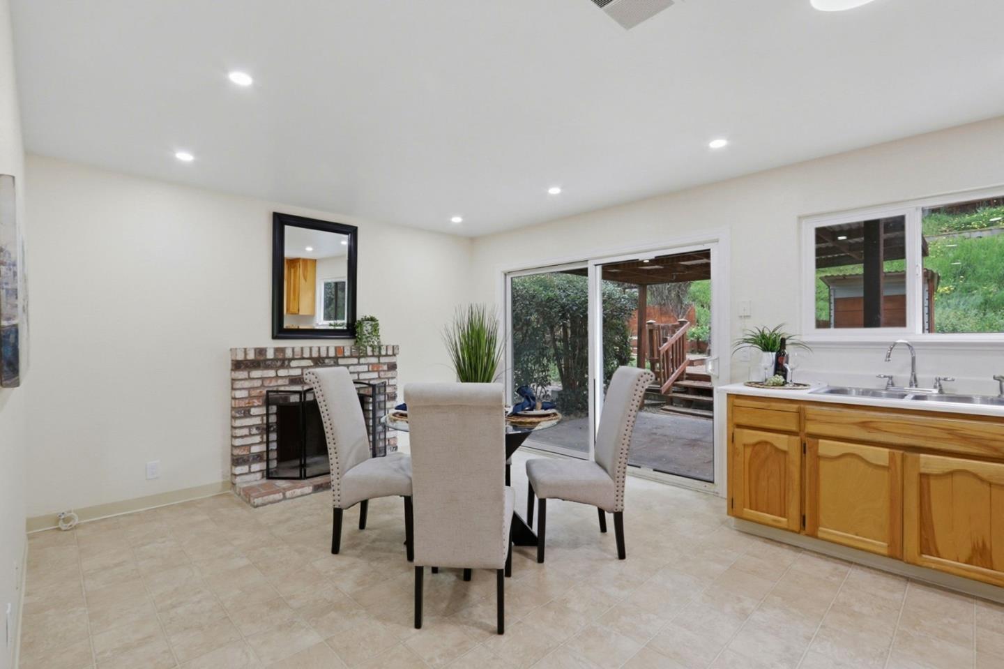 Detail Gallery Image 10 of 33 For 1578 Salmon Creek Ct, San Jose,  CA 95127 - 3 Beds | 2 Baths