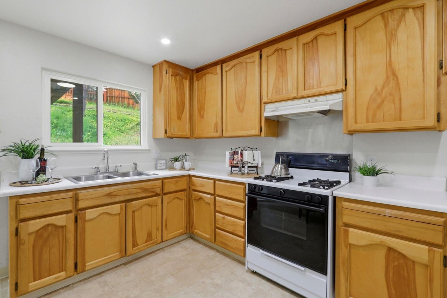 Detail Gallery Image 9 of 33 For 1578 Salmon Creek Ct, San Jose,  CA 95127 - 3 Beds | 2 Baths