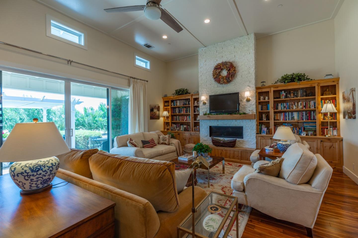 Detail Gallery Image 14 of 25 For 60 Tortola Way, Hollister,  CA 95023 - 4 Beds | 2/1 Baths