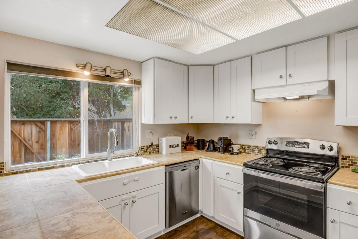 Detail Gallery Image 9 of 28 For 19223 Creekside Ln, Salinas,  CA 93908 - 2 Beds | 1/1 Baths