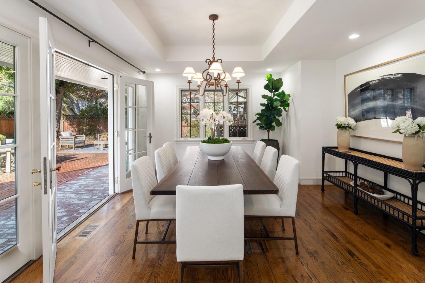 Detail Gallery Image 11 of 48 For 845 Magnolia St, Menlo Park,  CA 94025 - 3 Beds | 3 Baths