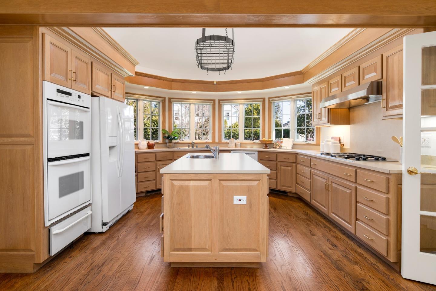 Detail Gallery Image 14 of 48 For 845 Magnolia St, Menlo Park,  CA 94025 - 3 Beds | 3 Baths