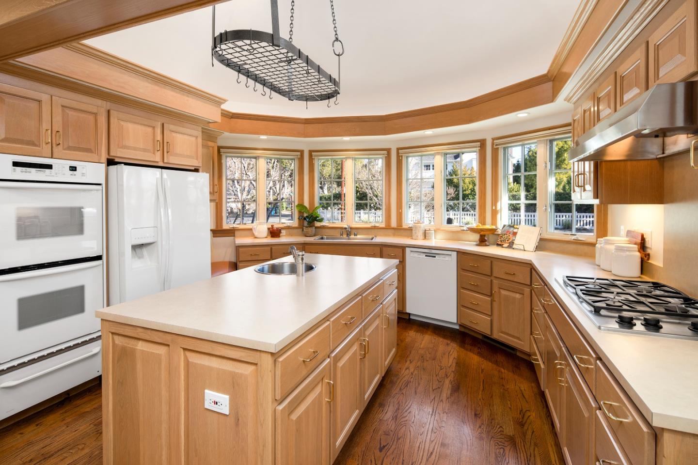 Detail Gallery Image 15 of 48 For 845 Magnolia St, Menlo Park,  CA 94025 - 3 Beds | 3 Baths