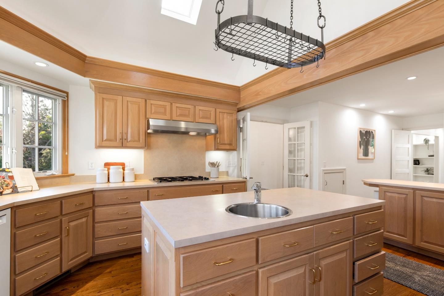 Detail Gallery Image 17 of 48 For 845 Magnolia St, Menlo Park,  CA 94025 - 3 Beds | 3 Baths